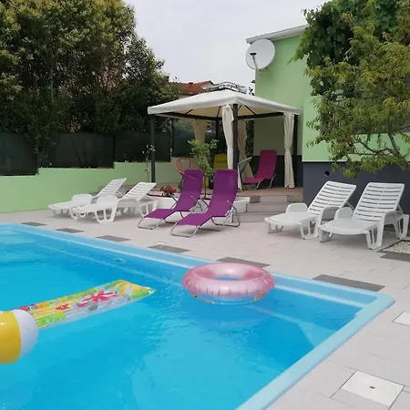 Family-friendly With Swimming Pool - 24352 شقة