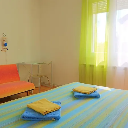 Apartmán Family-friendly With Swimming Pool - 24352 Pula
