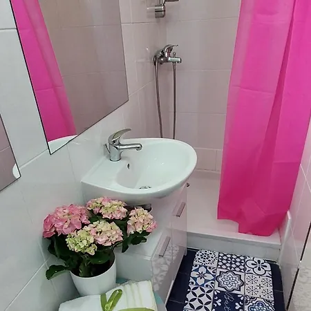 شقة Family-friendly With Swimming Pool - 24352 *