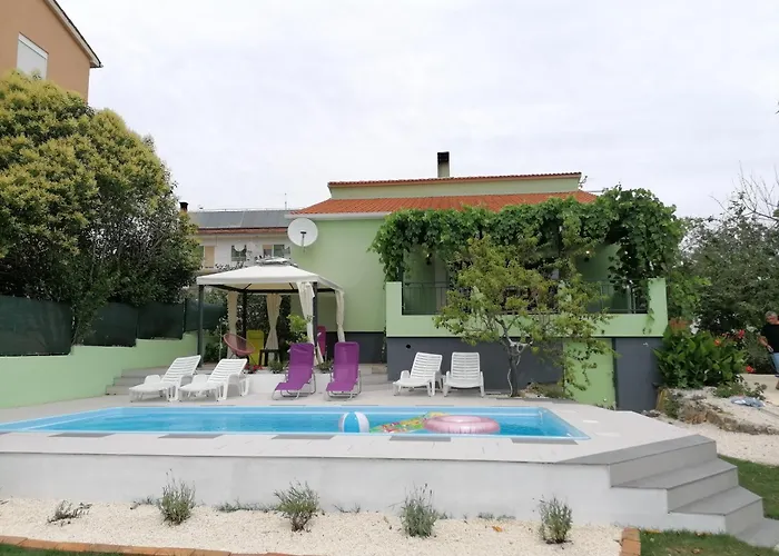 Family-friendly With Swimming Pool - 24352 * 普拉