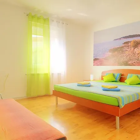 Family-friendly With Swimming Pool - 24352 *