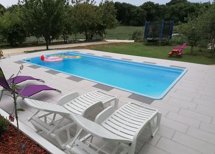 Family-friendly With Swimming Pool - 24352 Pula